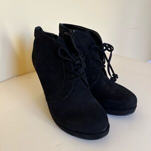 NIB- Dolce Vita ‘Pace’ Genuine Suede Wedge Ankle Boots with Lace - Black -Sz 6.5